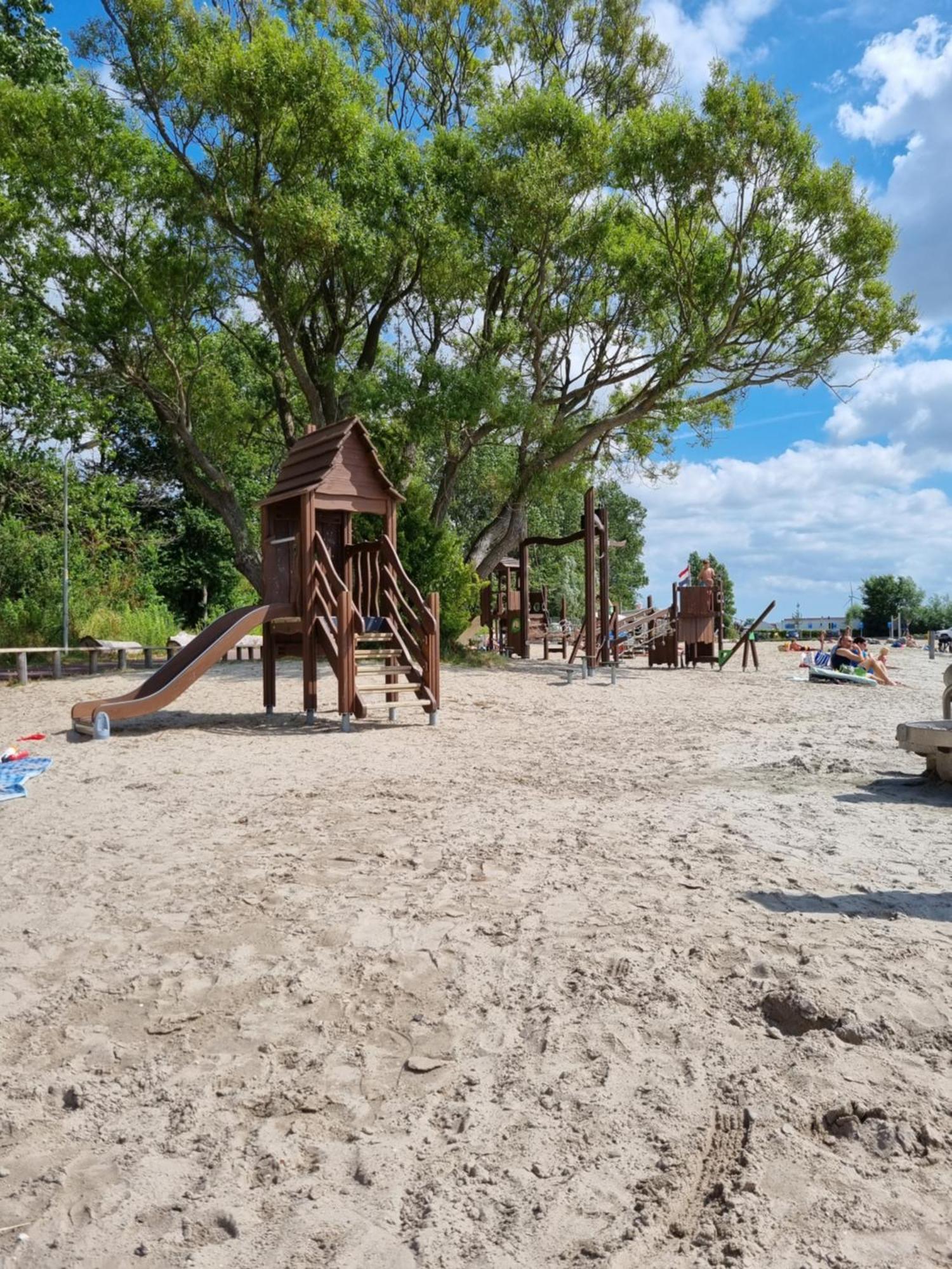 Camping De Tulpenweide Lege Kampeerplaats, Lege Plaats Op Het Gras Zonder Bed Breezand Esterno foto