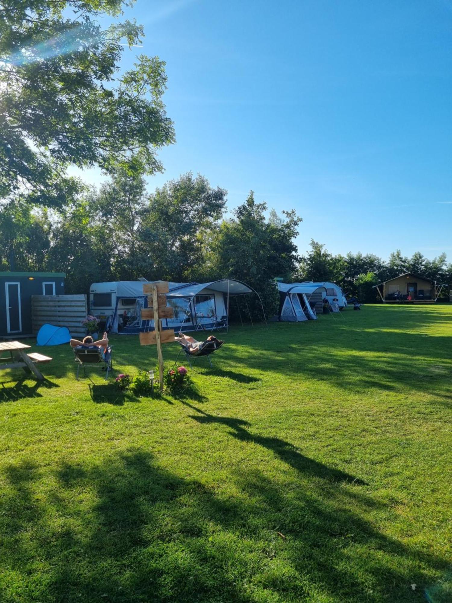 Camping De Tulpenweide Lege Kampeerplaats, Lege Plaats Op Het Gras Zonder Bed Breezand Esterno foto