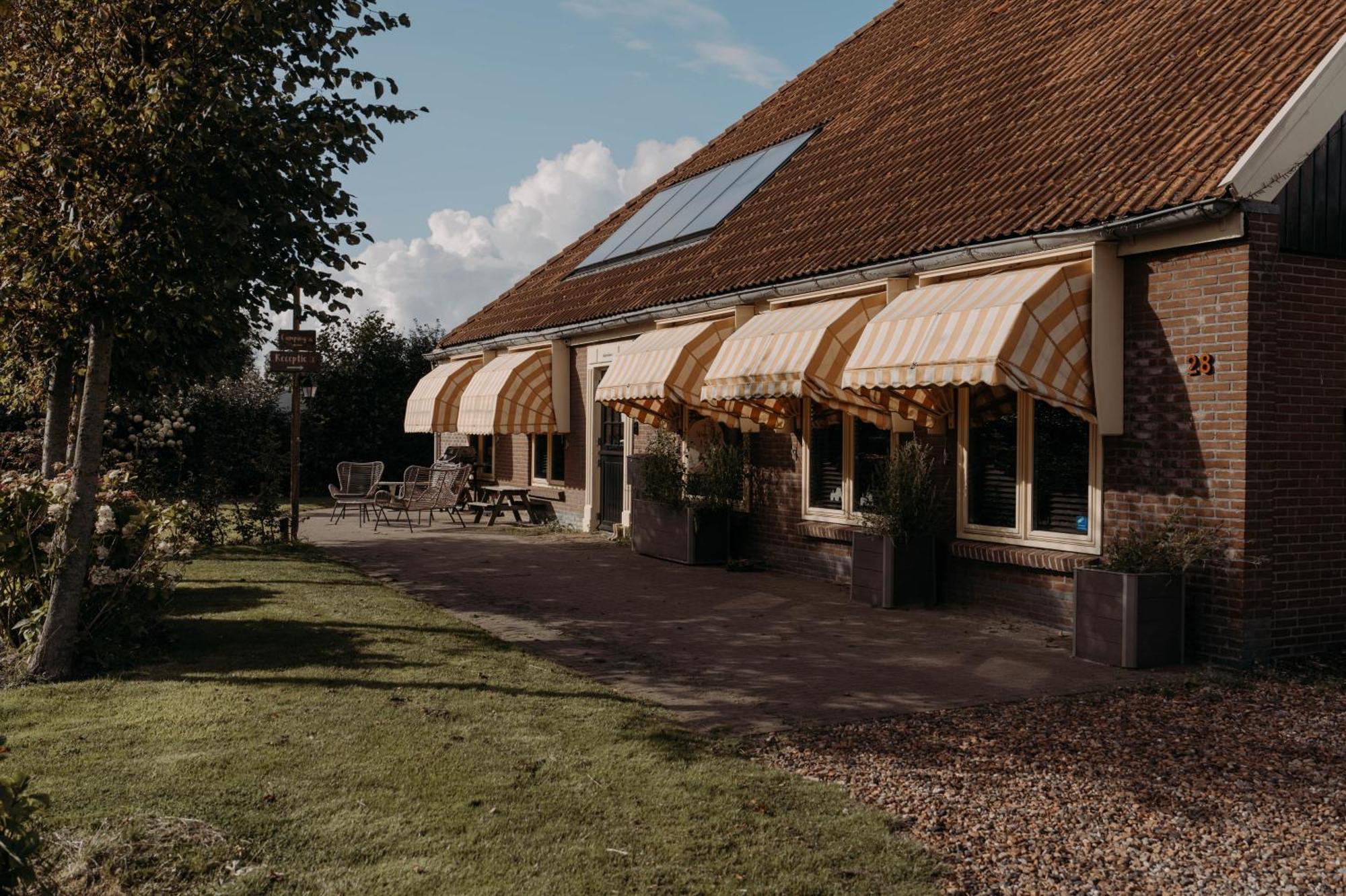 Camping De Tulpenweide Lege Kampeerplaats, Lege Plaats Op Het Gras Zonder Bed Breezand Esterno foto
